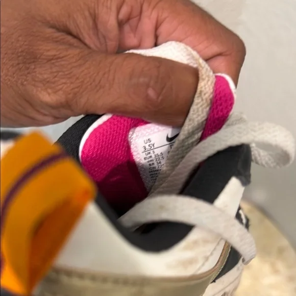 Nike Black and White Sneakers Classic Low-Top Design 3.5 y - Picture 14 of 14